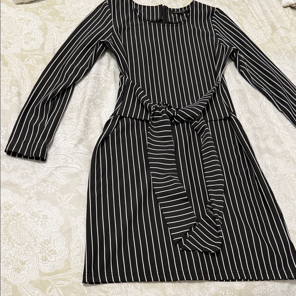Black & White Pinstripe Long-Sleeve Tie-Waist Dress